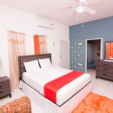 Suzette Guesthouse Accommodations Saint Maryʼs Extérieur photo