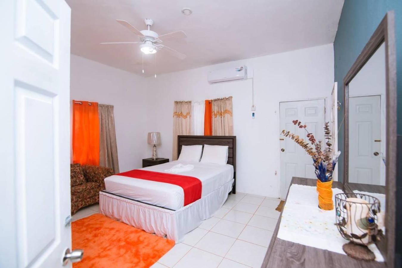 Suzette Guesthouse Accommodations Saint Maryʼs Extérieur photo